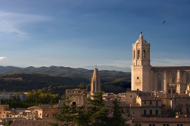 http://sobreespana.com/wp-content/uploads/2008/09/girona-desde-la-muralla.jpg